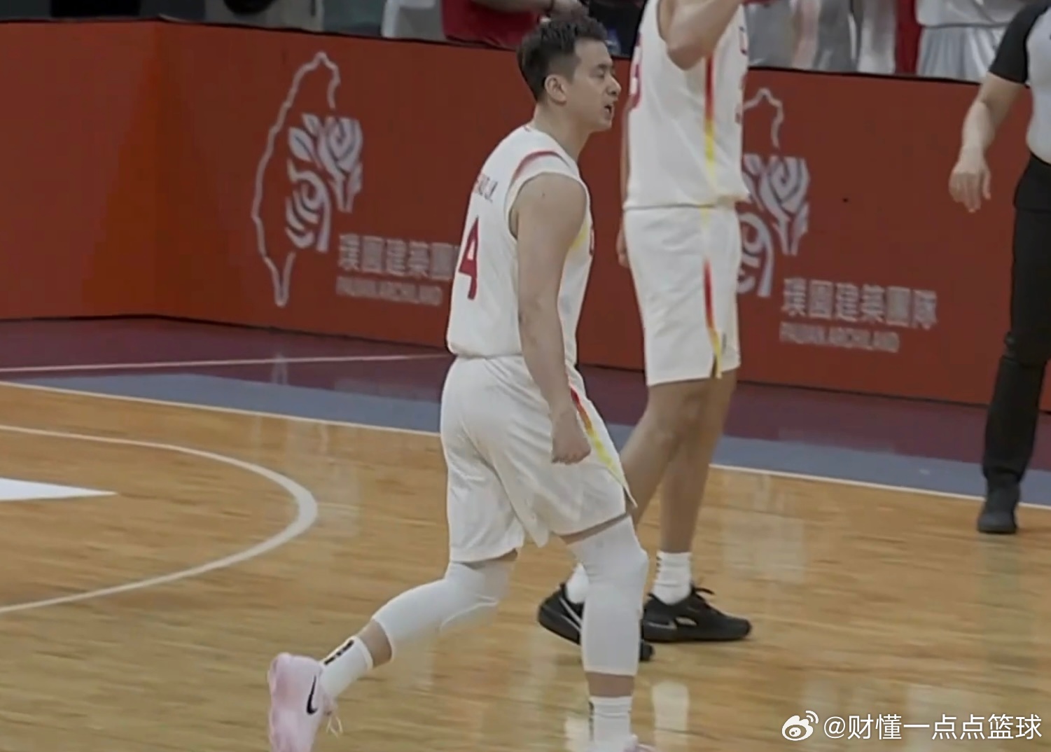 第一节打得不错，6人有得分进账，赵继伟单节拿下8分，目前中国男篮27比22暂时领