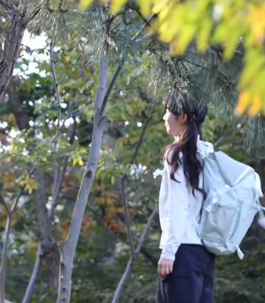 田曦薇《天才女友》林知夏爬山舞棍路透，这回是真魔丸降世了！ 