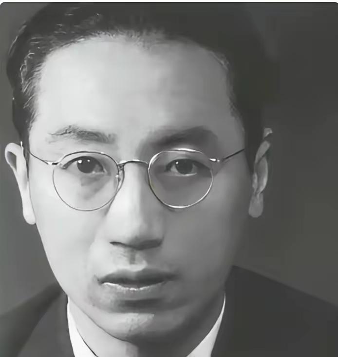 2005年，95岁的费孝通走到了生命尽头。他攥着女儿的手，留了句话：“我走了以后