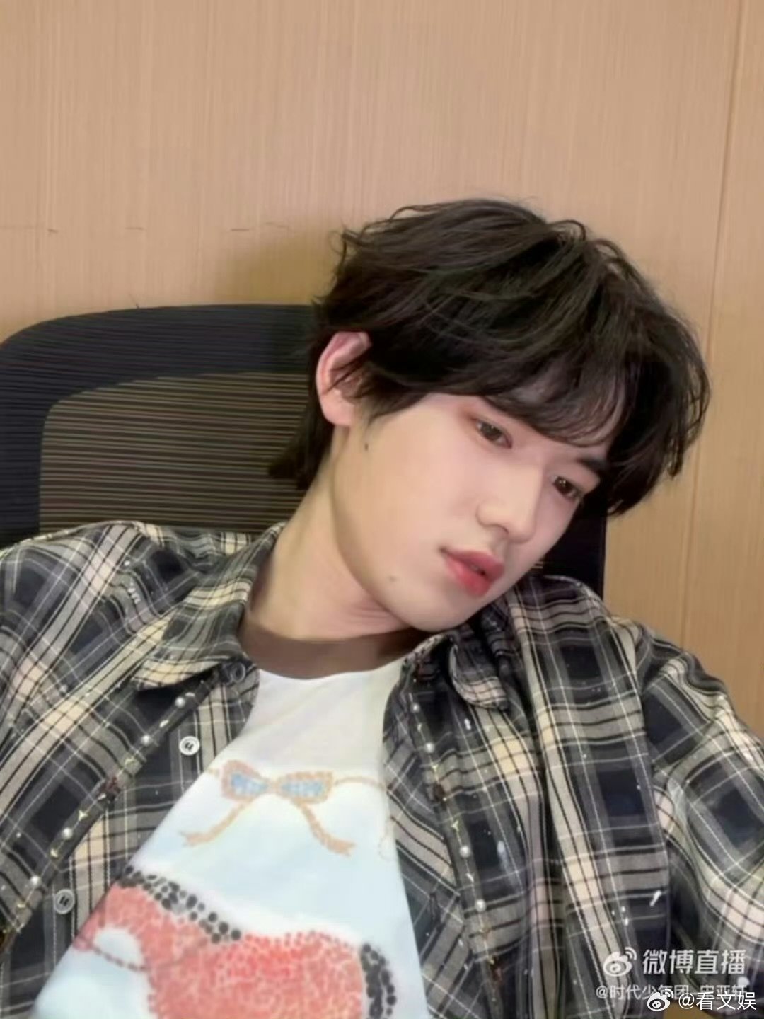 宋亚轩好新奇的下播方式太逗了 