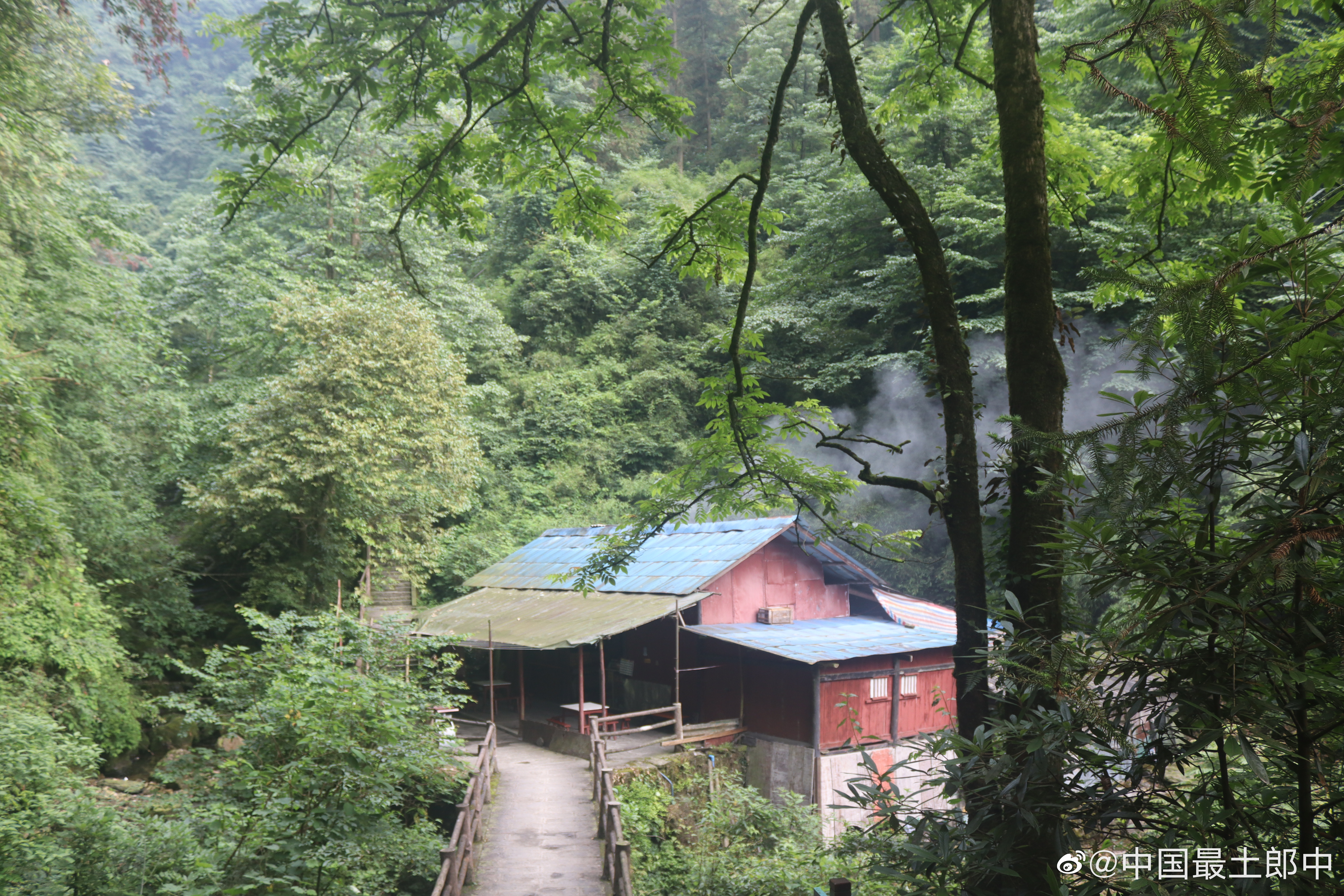 峨眉深处有人家，入深山修身养性，出古洞四海扬名。炼形之家,，必就深旷，出世入世皆