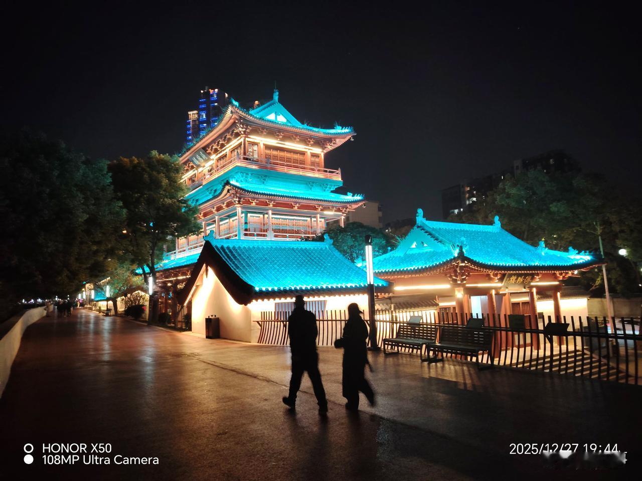 我的年度菱感记忆2025年12月27日长江岸边《浔阳楼》夜景近距离欣赏