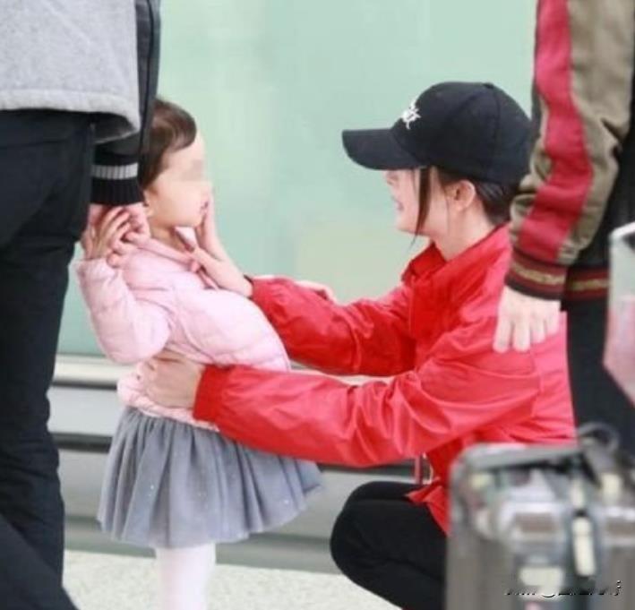 不理解，杨幂和赵丽颖也算是实现了财富自由的女强人了，为什么离婚了不把孩子的抚养权