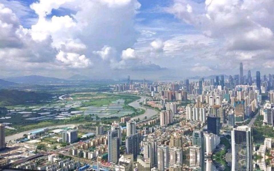 香港回归已近三十年，拥有七百多万常住人口，却至今没有一名青年能从本地报名入伍，穿