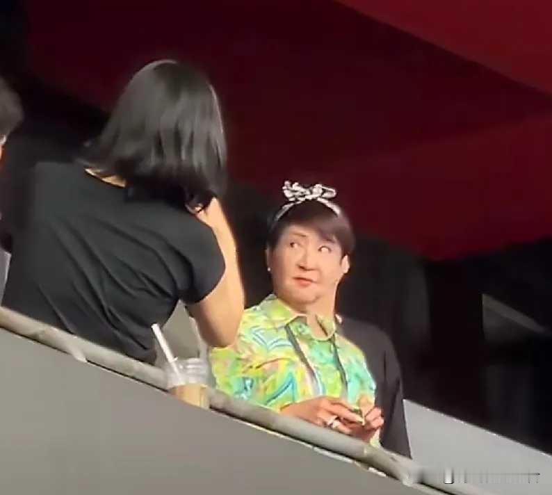 狄波拉真的最成功的就是拥有了谢霆锋，生完谢霆锋天天各大节目，电台做客，如今74岁