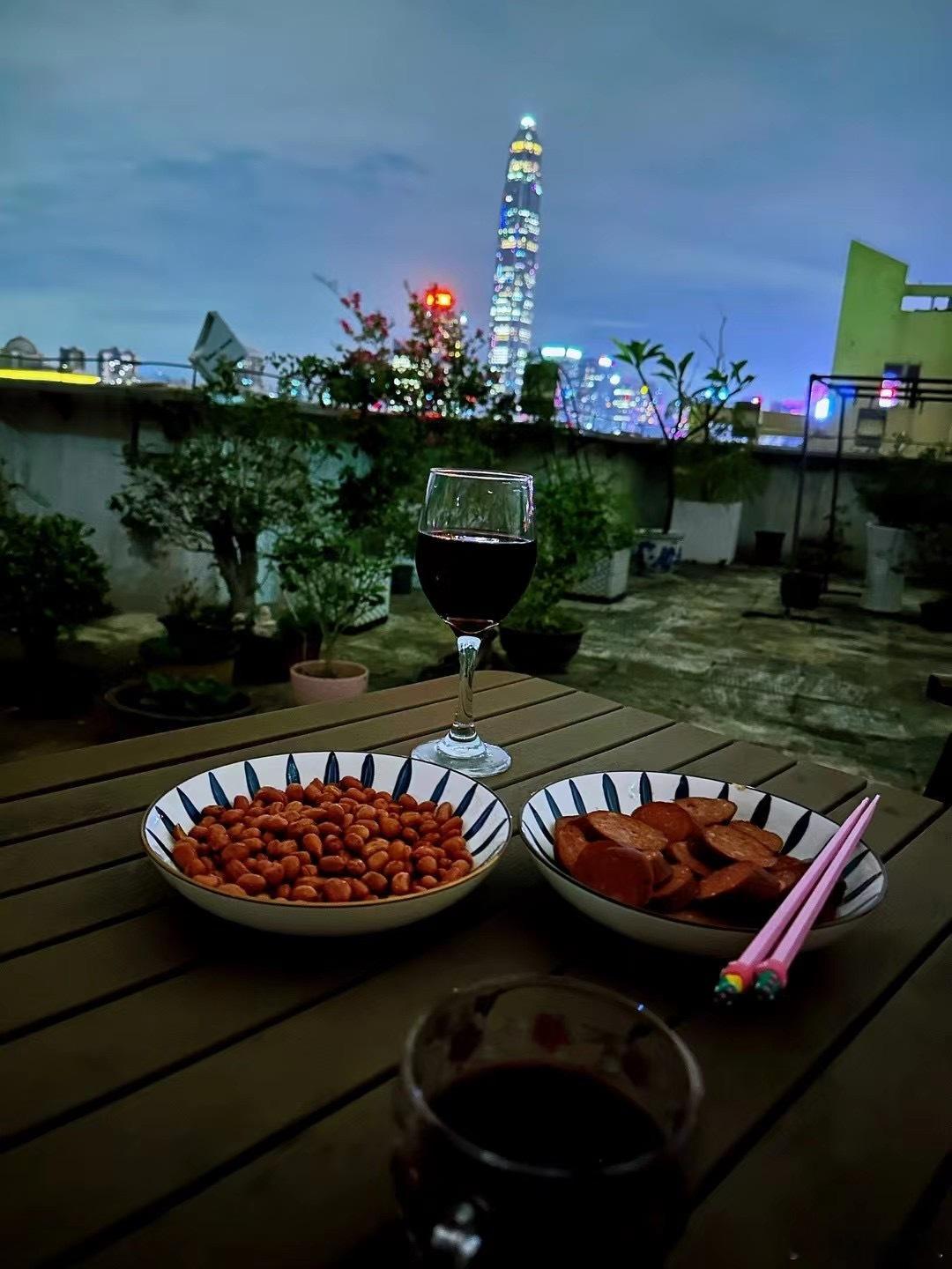 仰望星空，那是一片星辰大海…放眼未来，那是一片价值洼地…唯有陪伴，才是最长情的告