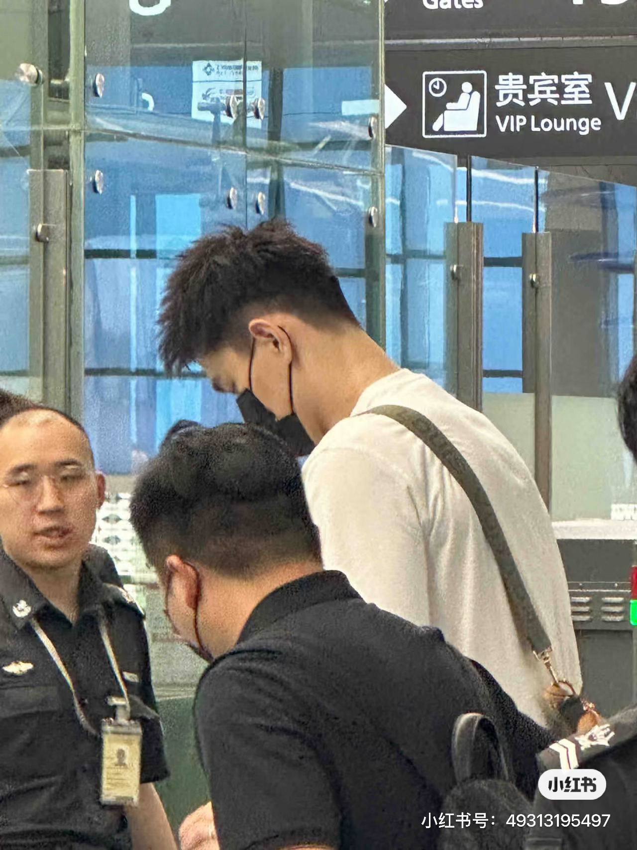 孙杨  大杨哥去上海干嘛呢。。。 