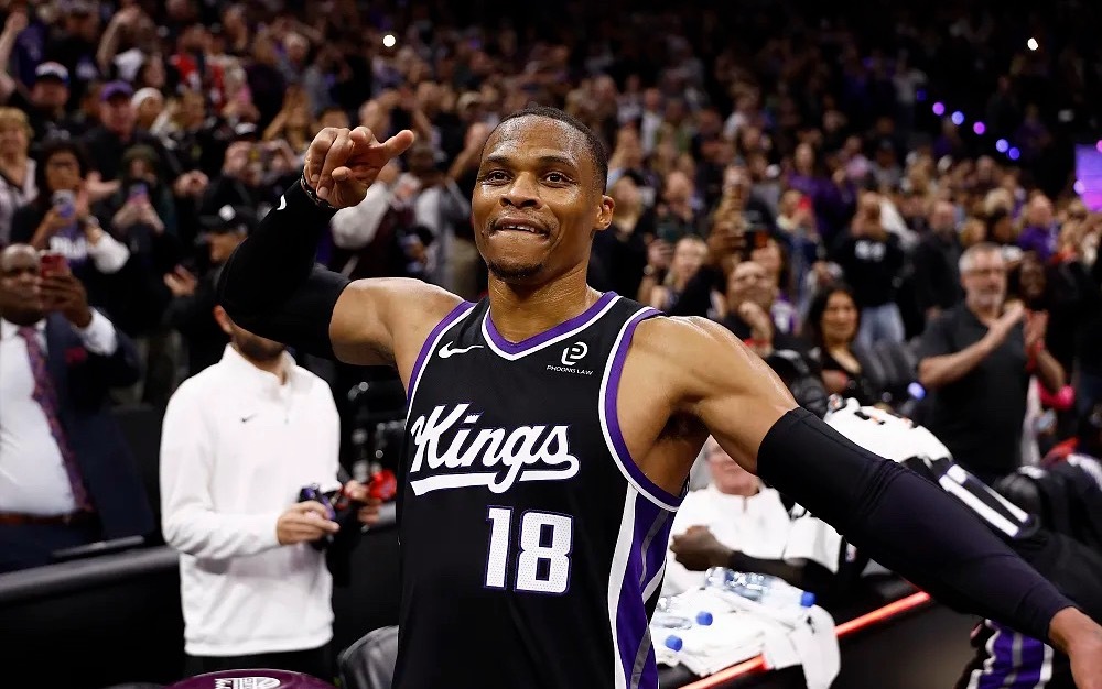 NBA常规赛 国王主场对阵76人。过去5次交手，国王取得2胜3负，新赛季首次交手