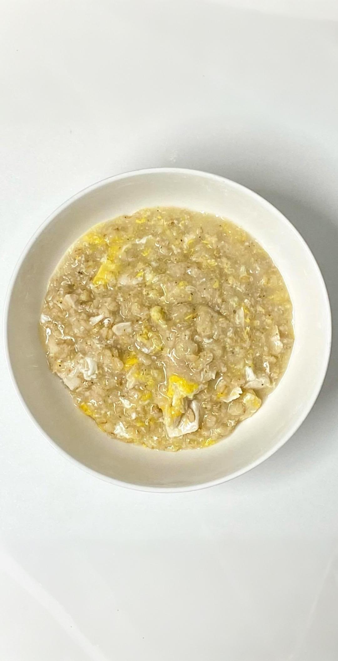 我的减脂早餐是一份美味的鸡蛋燕麦粥🥣！

燕麦富含膳食纤维，能带来持久的饱腹感