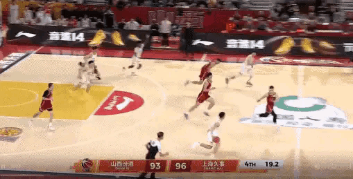 上海久事超级球星张镇麟真是太霸道了！在今天上海久事客场挑战山西汾酒的比赛中，当时