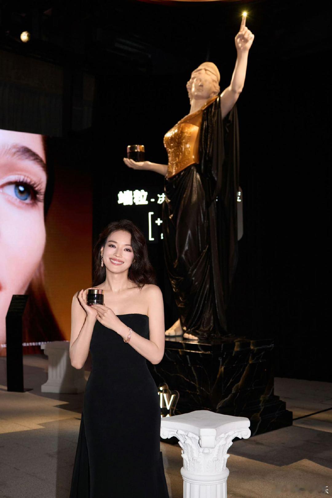 舒淇的每一面都有光 行走在表演与创作之间，舒淇不断迎来新的蜕变。坚定奔赴热爱，时