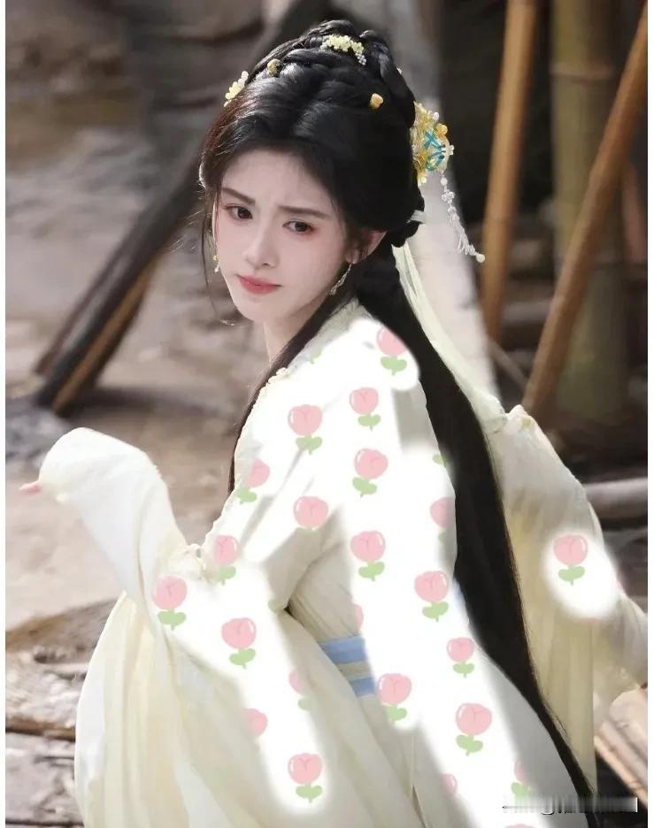 鞠婧祎在《千香引》剧中造型也太美了吧！素净的蓝色系妆造，还是古灵精光的绿色系妆造
