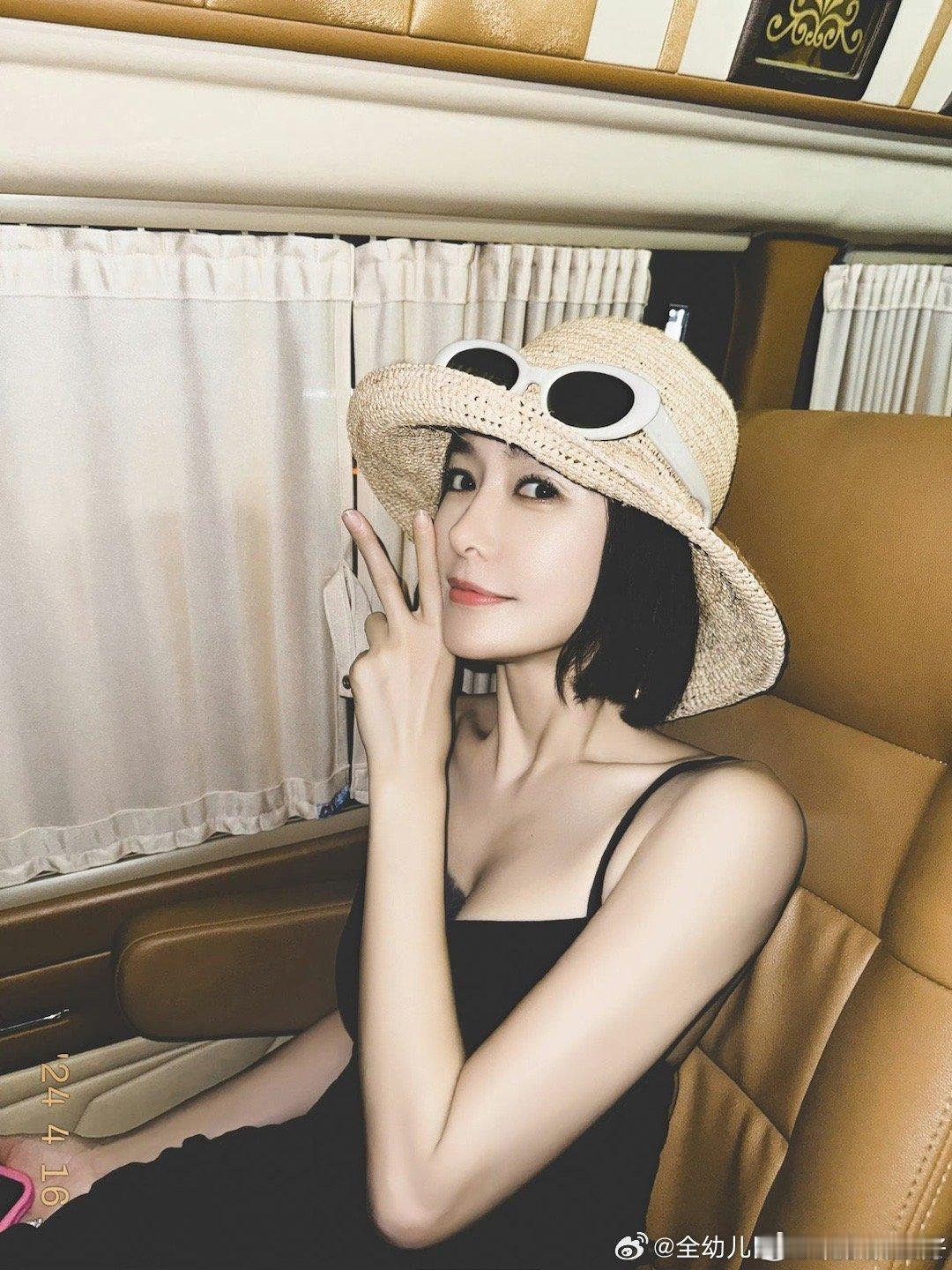 #杨祐宁每一张实况秦岚都在说话#秦岚姐姐果然是个话痨呢~和杨祐宁一直叨叨叨个不停