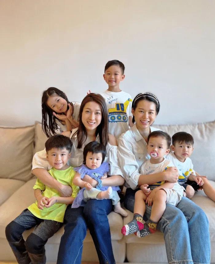 疯狂晒娃！钟嘉欣和胡杏儿两个当年的TVB女神！一个比一个过得幸福，一个比一个令人