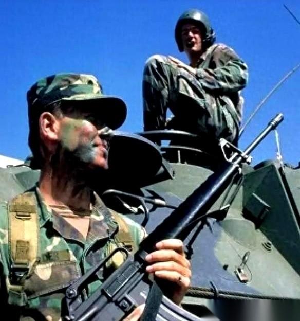 歼20飞一个小时，100万没了。
你没听错，不是造价，是飞一个钟头的烧油、磨损、