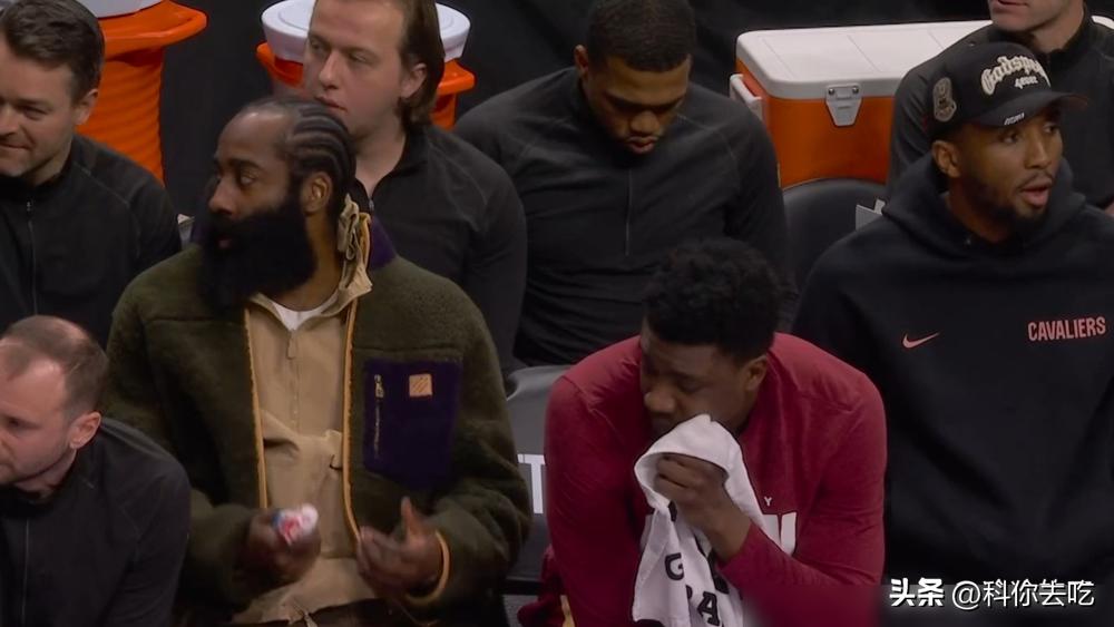 最后2分44秒，手握9分优势，这比赛还能输？
别赖裁判，我告诉你，这叫自作孽，