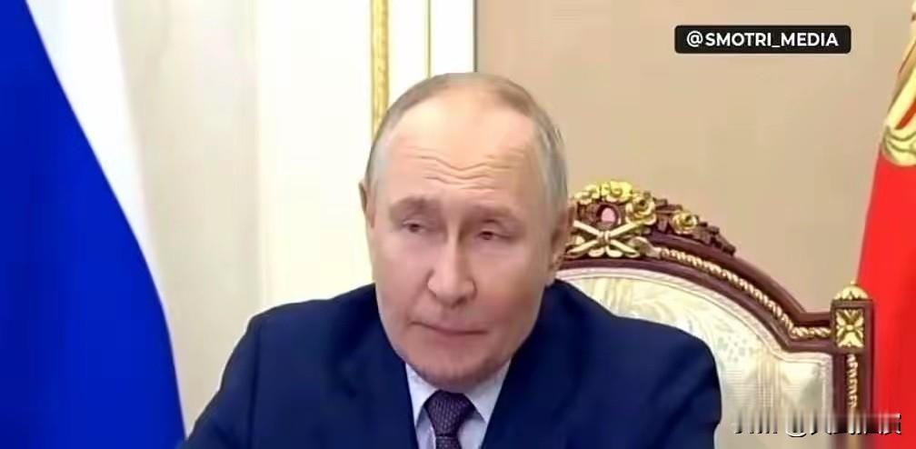 普京突然聊起一桩百年前的买卖。

特朗普嚷嚷着要买格陵兰岛，丹麦气到不行，普京这