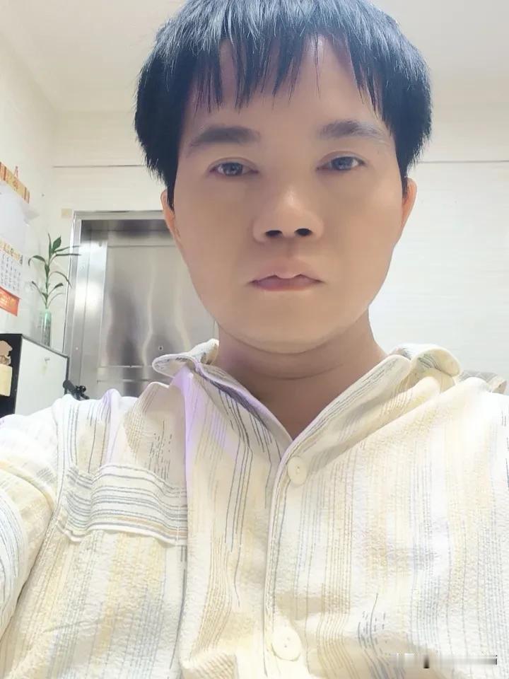 刚上班第一周就踩了大雷，部门每周五下午固定开复盘会，我提前半小时把自己负责的3个