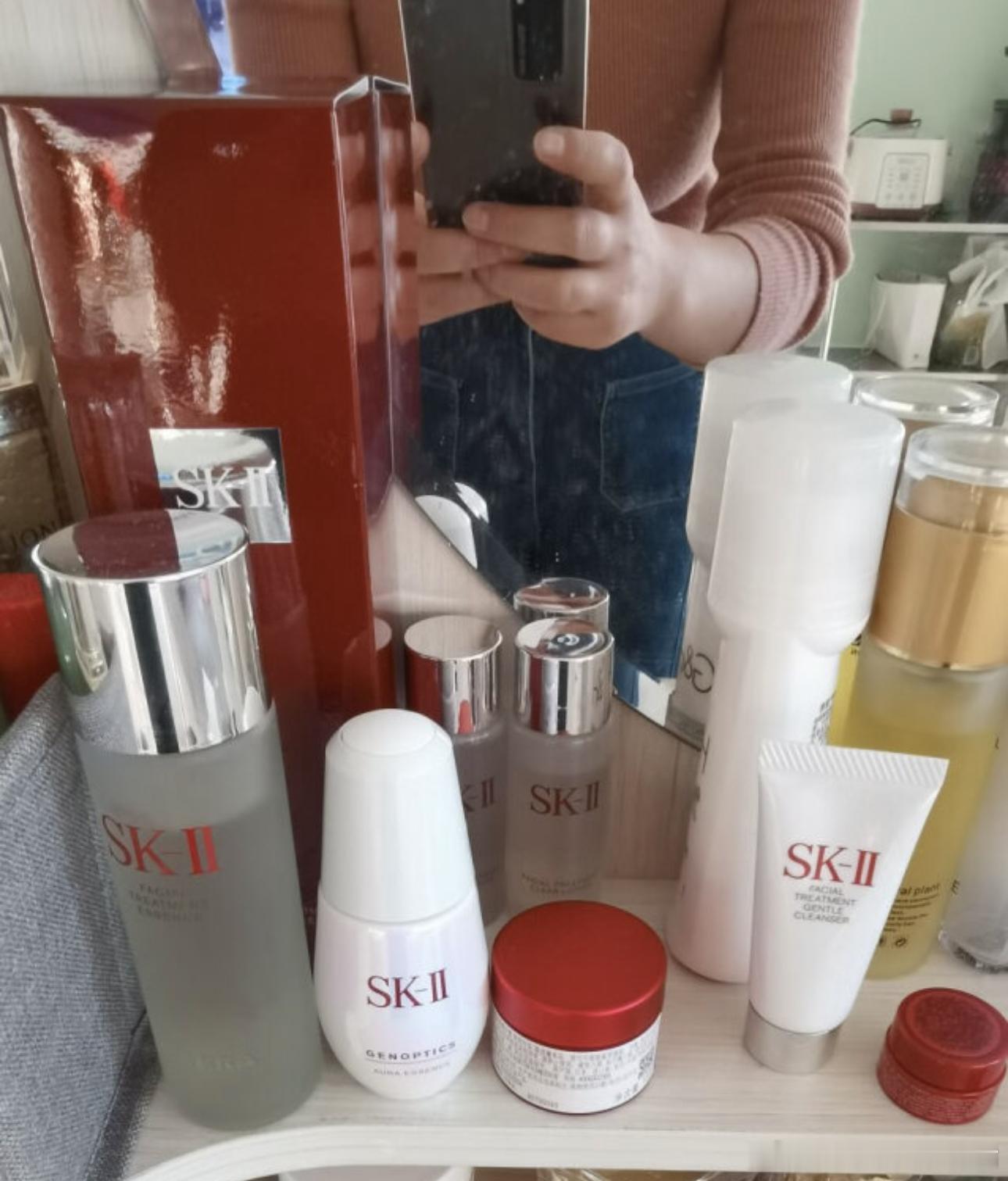 干皮用SK2神仙水怎么样~有姐妹用过吗，被身边的小伙伴说得都心动啦！！！我最近在