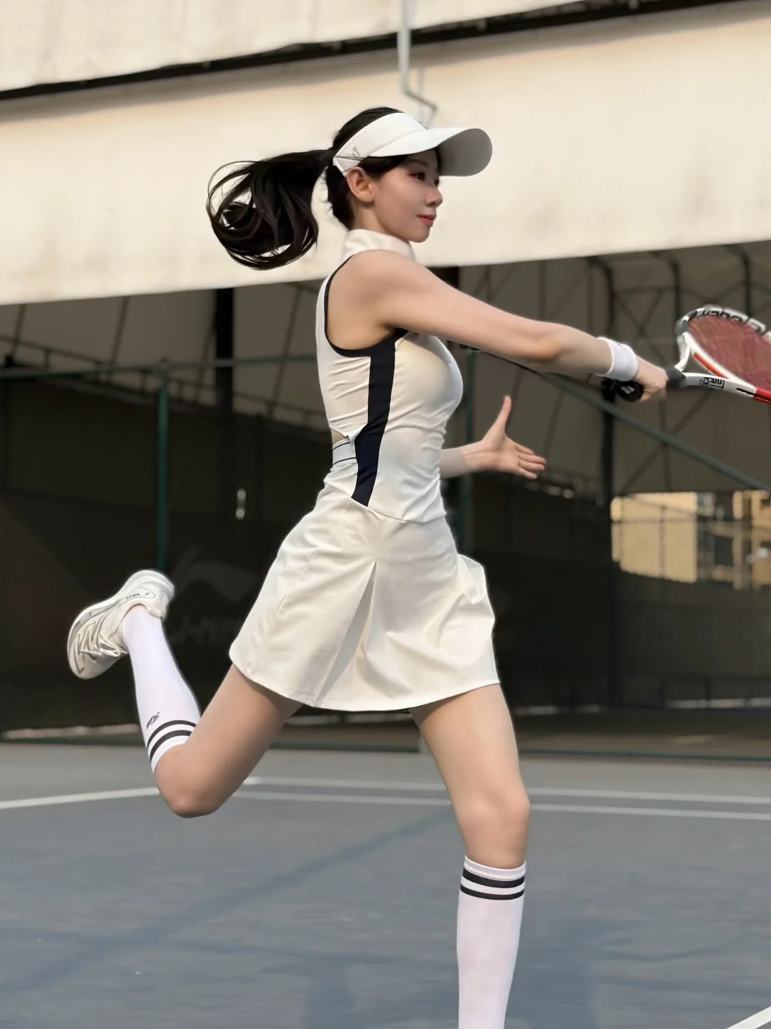 网球🎾➕撸铁💪带来的线条感！！！