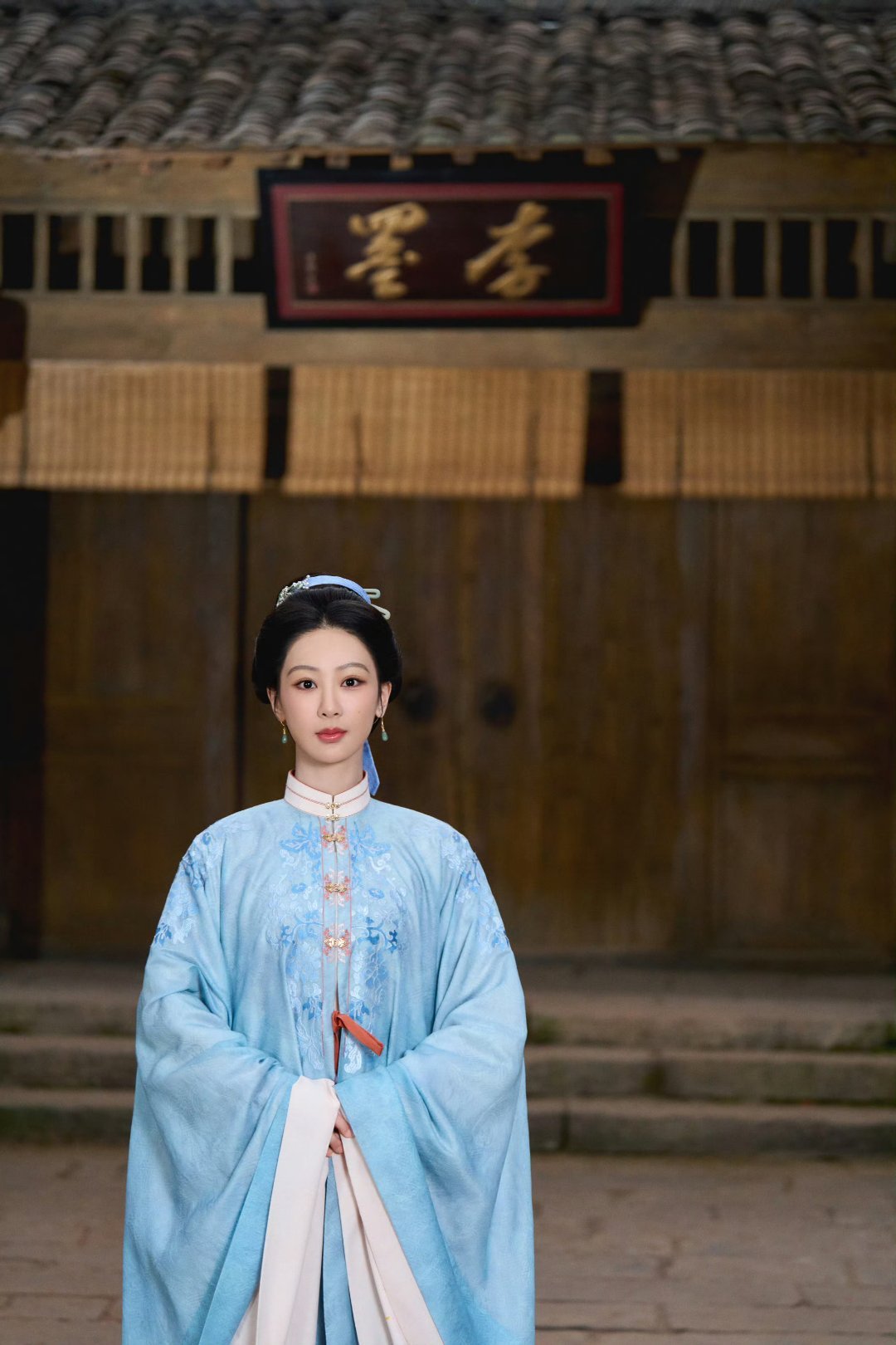 杨紫  🍁 杨紫玉兰花开君再来     🍁 杨紫董竹君  我们别走散未来的路