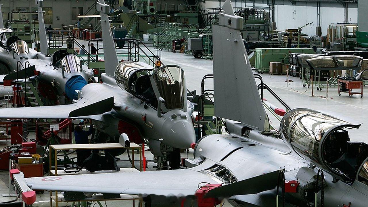 海外新鲜事 法国六大银行在2025年上半年向国防企业提供了450亿欧元的融资，与