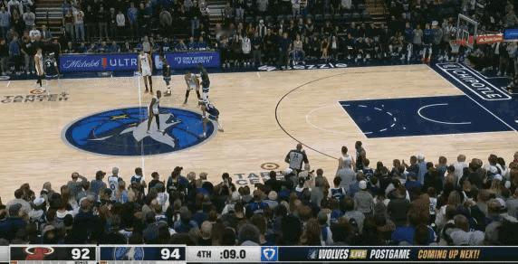 NBA战术大师只有一位那就是斯波，落后2分还有9秒，战术安排后一堆射手在外线站着