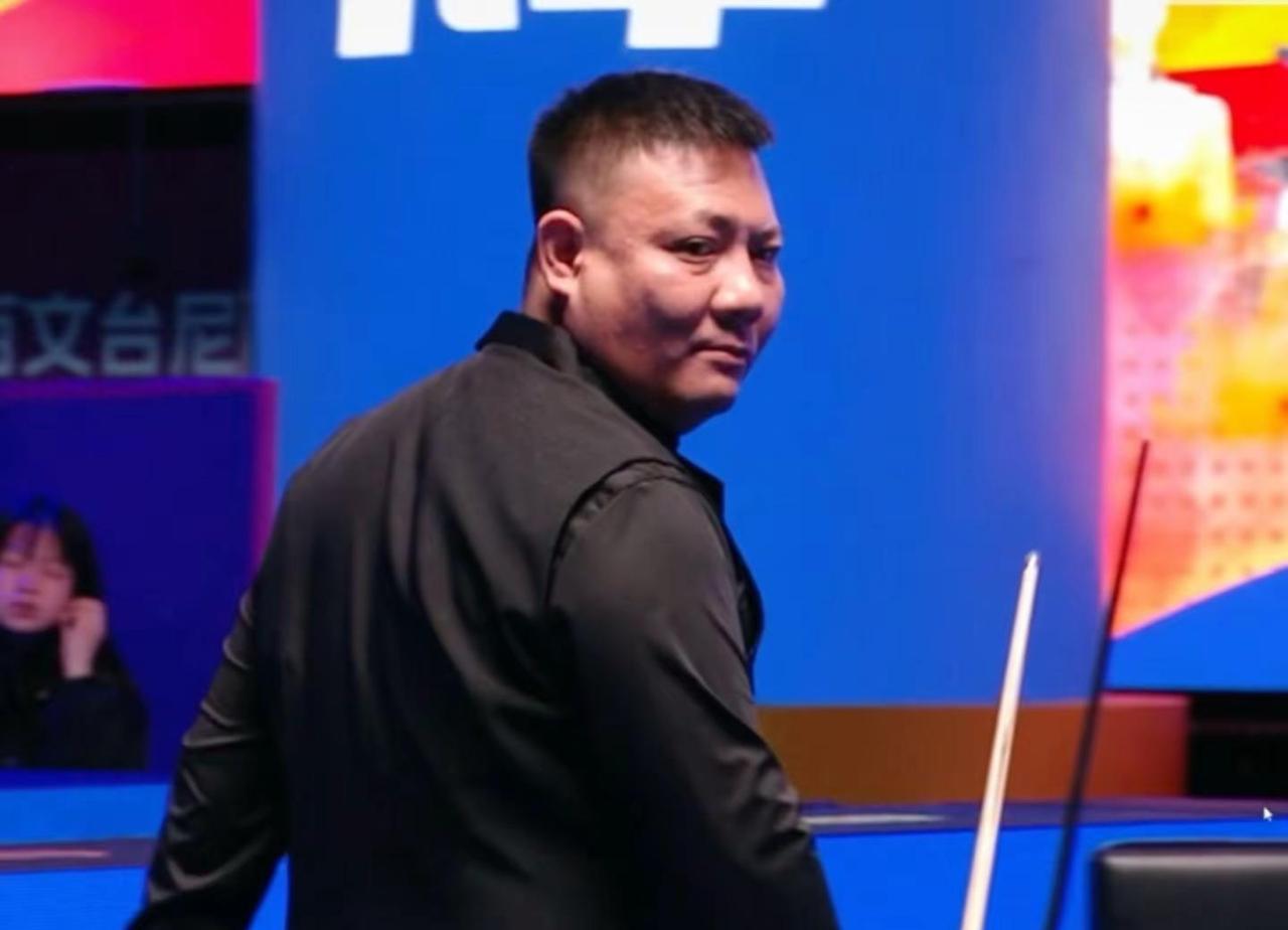 作为宝哥球迷看到这一幕真的很心酸，宝哥这一路走来我们都是有目共睹的，历经两次手术