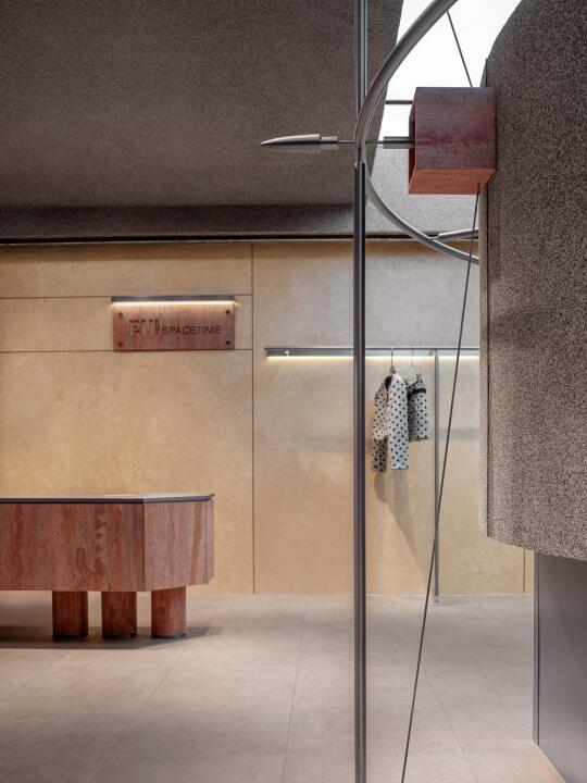 力量感拉满！这家店像一支箭穿透了空间🏹