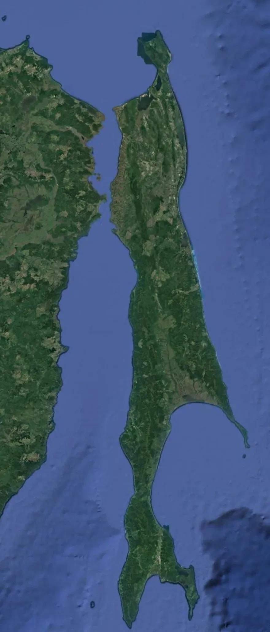 库页岛的鞑靼海峡最窄处仅9公里，远比台湾海峡、琼州海峡更窄，而且水很浅。最窄处设