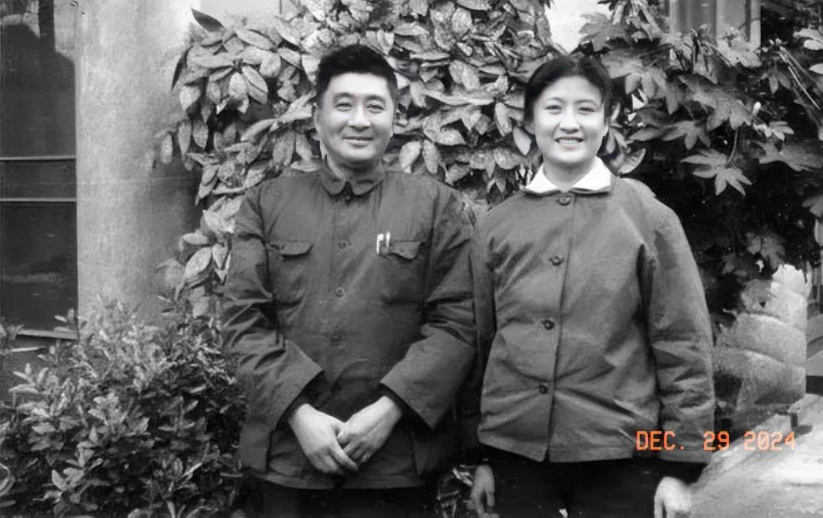 70年代初
电影界前辈赵丹黄宗英夫妇的合影。