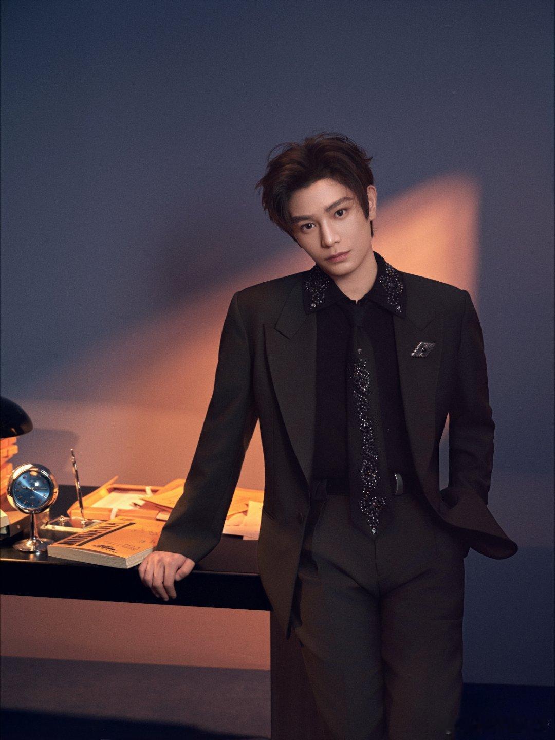 丁禹兮张海虾﻿ dyx丁禹兮南部档案 “玫瑰不会枯萎，纸飞机不会掉落，追随你的步