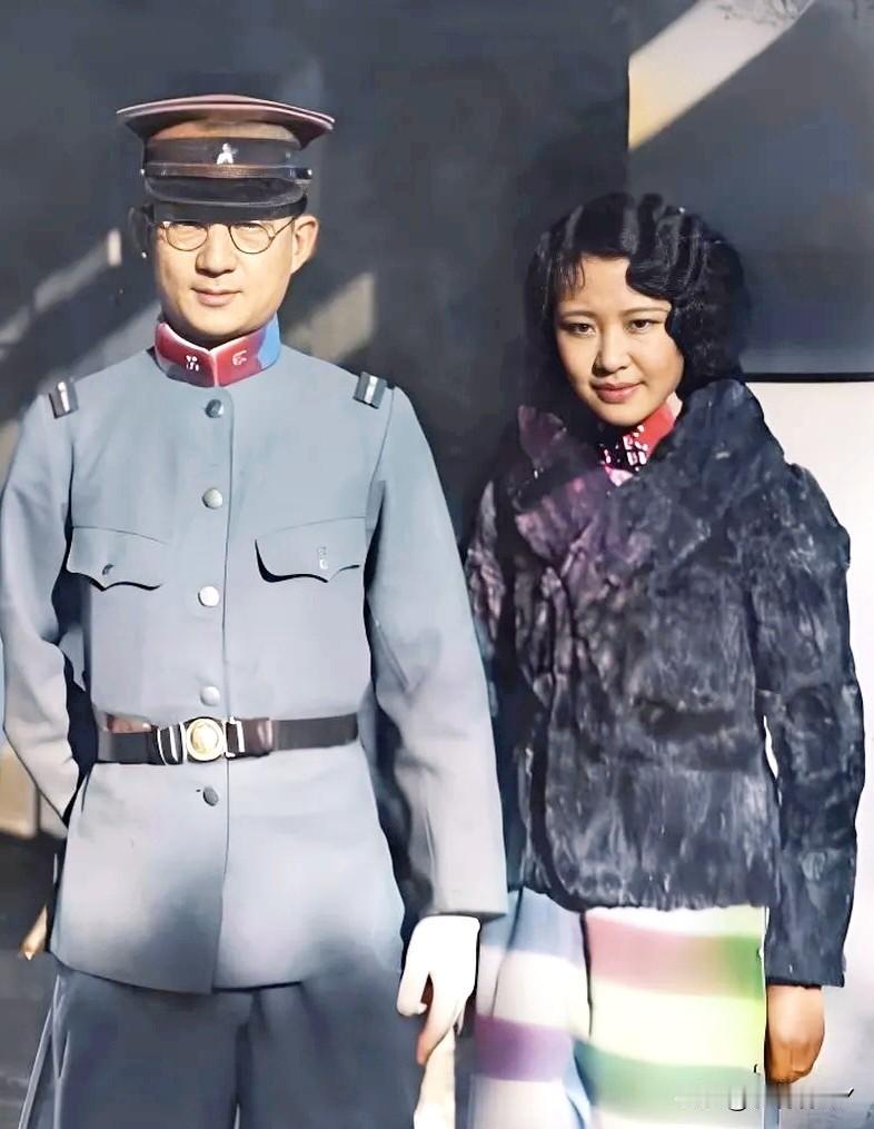 一九三四年，长春，在伪满皇宫的韫颖与润麒