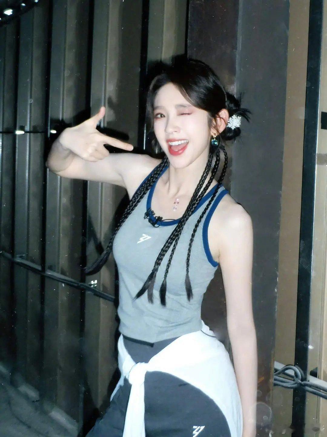 唐艺昕今天营业照好美萌吧 