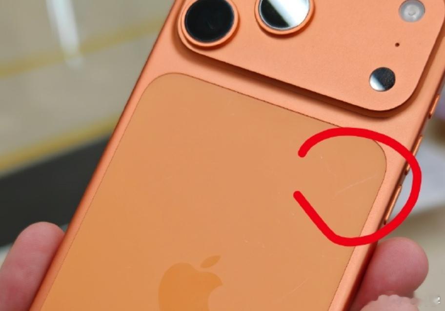 iPhone17系列展示机刮痕原因 虽然苹果找到了划痕的原因，并且可以通过特定的