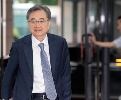 韩国外长赵显迅速访问美国后，发表几乎反华的讲话，企图把美国赐予的对韩国不平等条约