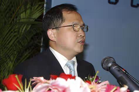 “中美关系恶化的责任不在美国，中国应该看看自己的问题！”这句话出自中国教授胡伟之