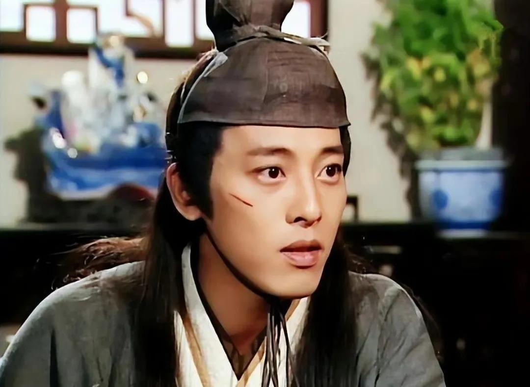 吕颂贤和李亚鹏的扮相，谁更符合金庸笔下的令狐冲呢？
我觉得吕颂贤气质更符合。令狐