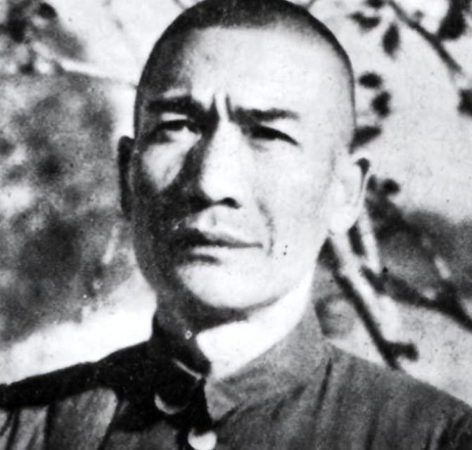 1941年师长柏辉章，带领102师与日军激战，突然一名士兵察觉河里不对劲，仔细一