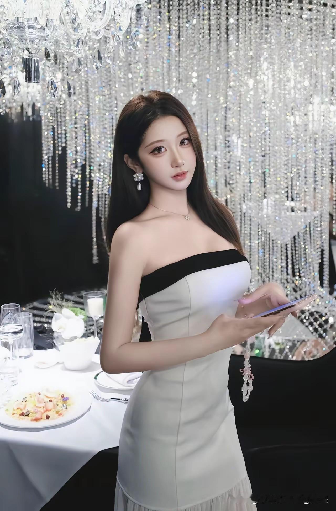 高冷女神都是金钱物质型的，充足的金钱和物质能让她不必为生活琐事过多烦恼，从而才能