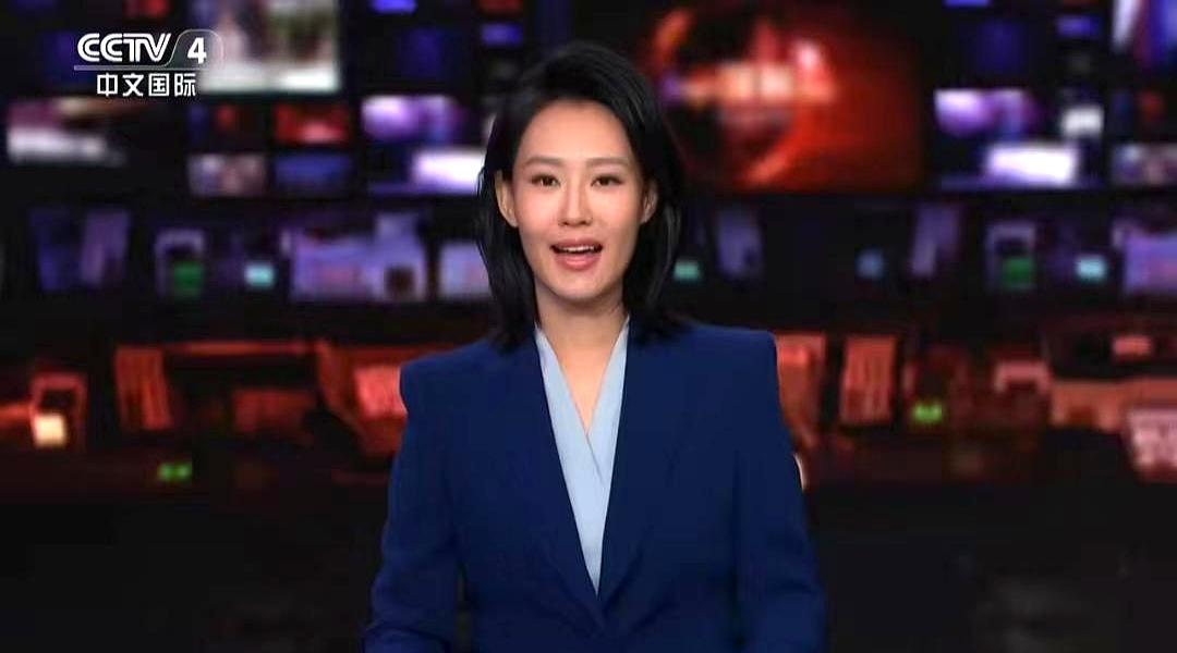 立秋这天，CCTV4《中国新闻》里突然换了张新面孔，李秋莹一亮相，很多人就盯住了