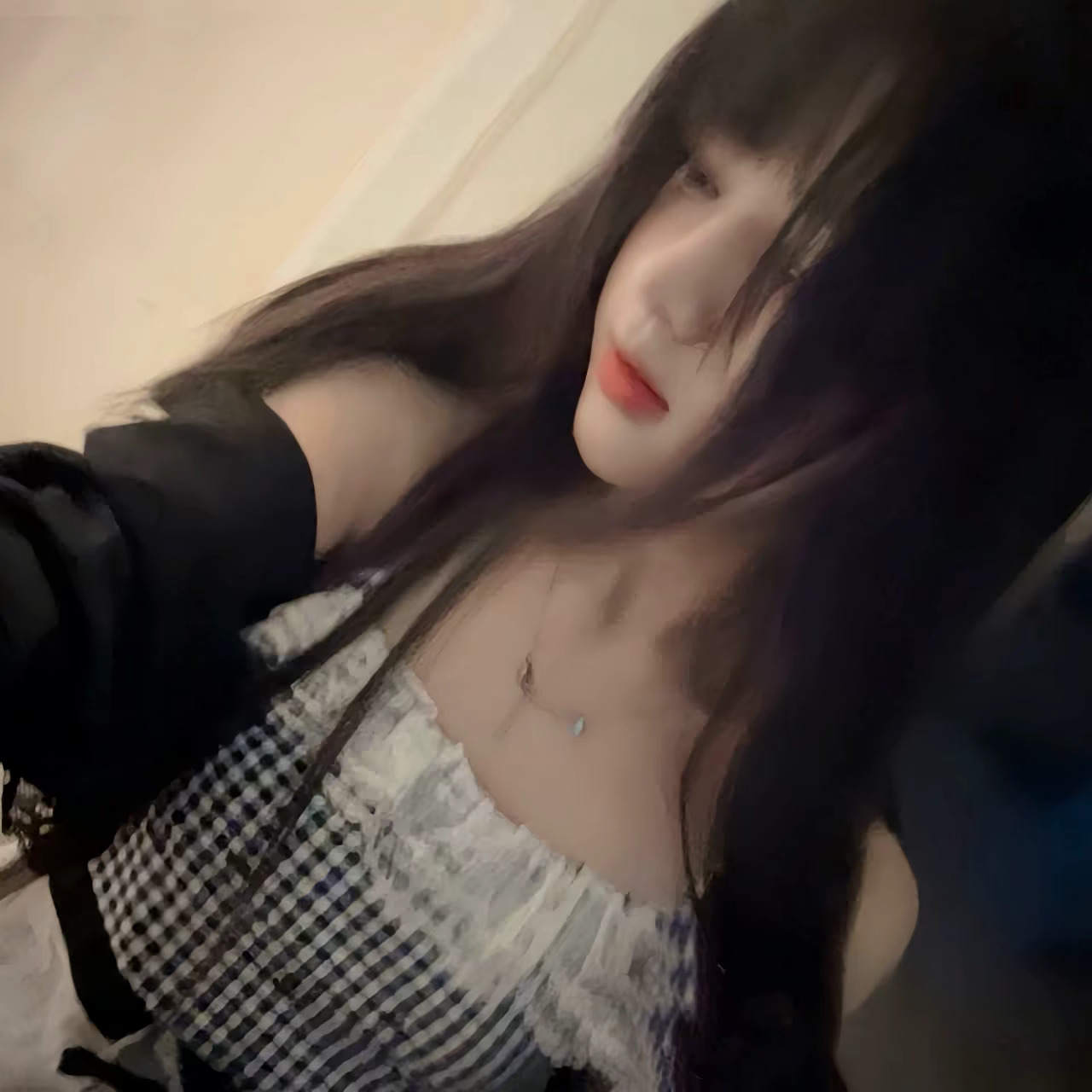 𝙒𝙚𝘾𝙝𝙖𝙩高清女生头像ins风｜氛围感｜女头｜高清 ︱ 图源网 三