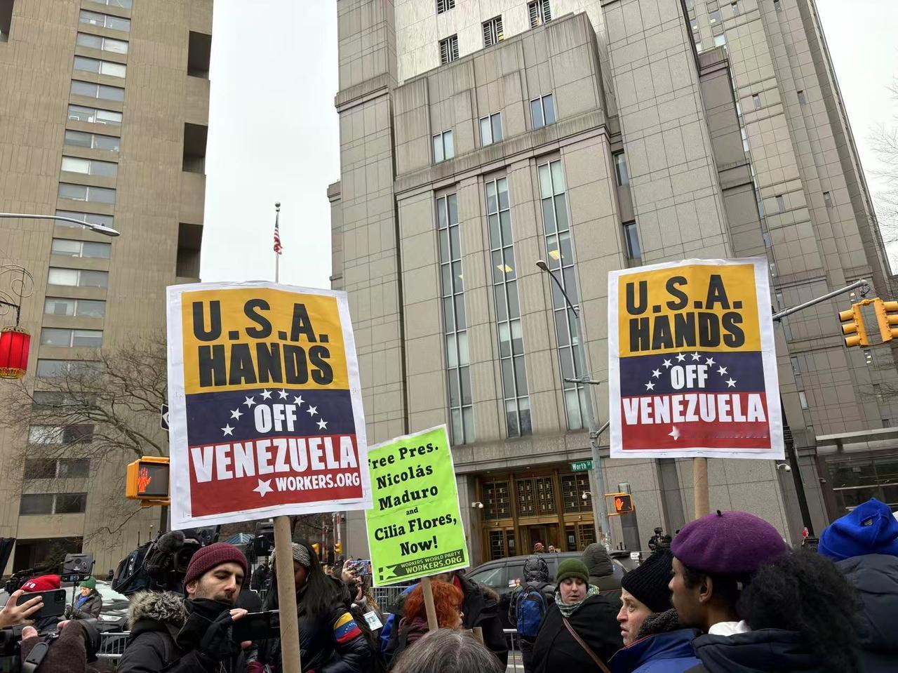 以“执法”之名行侵略之实！美国动武为何动摇全球根基？
 
《朝日新闻》严厉谴责，