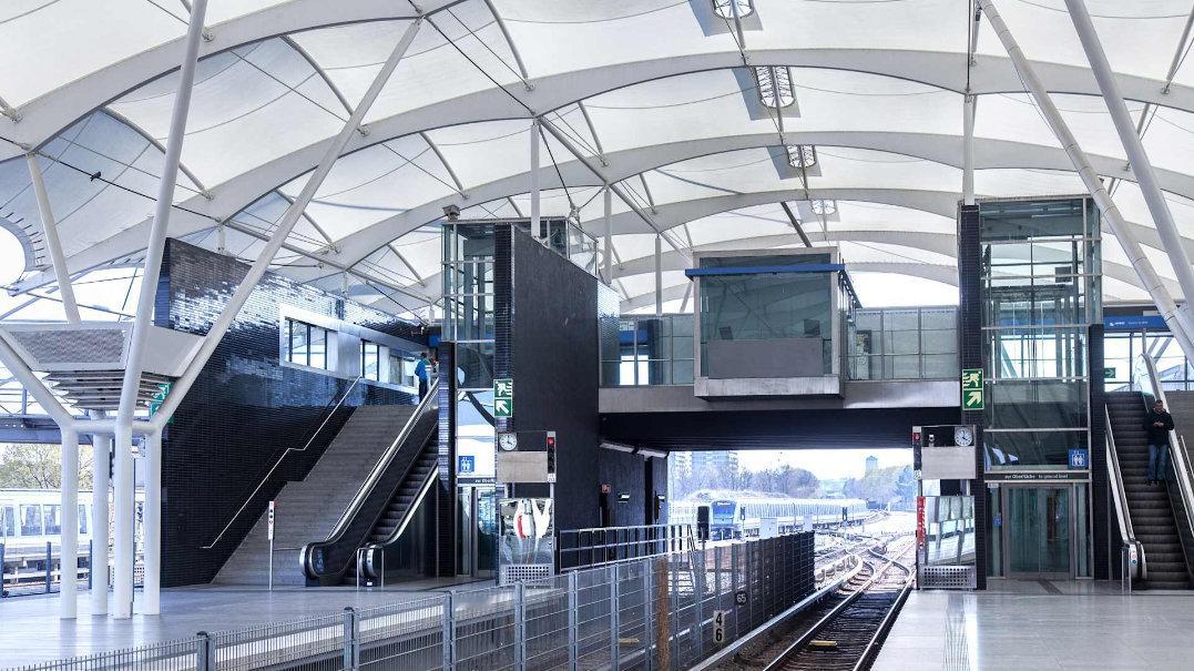 由于慕尼黑计划在周三举行公共交通罢工，拜仁慕尼黑与RB莱比锡之间的德国杯四分之一