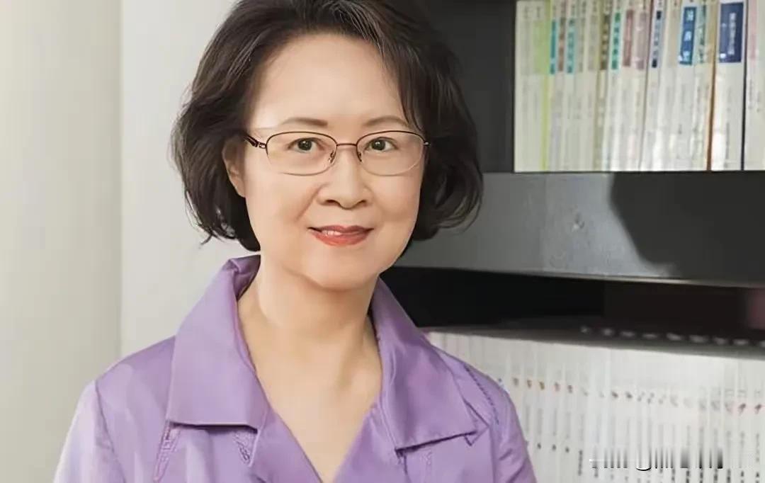 有人认为琼瑶阿姨生前就把平鑫涛送给自己的可园给卖了，是对平鑫涛不留念。我觉得她的