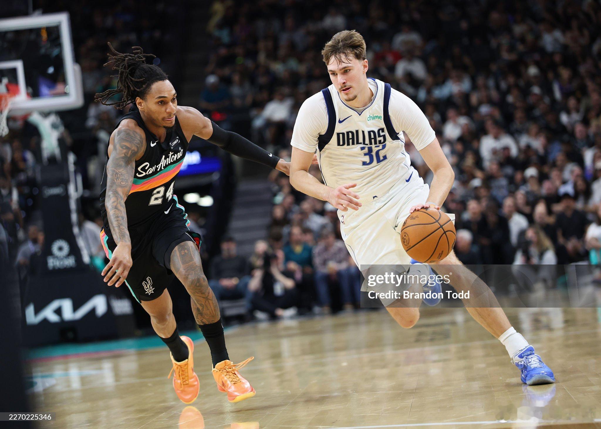 MFFL 弗拉格在上半场得到25分，投篮16投10中，三分6投3中，罚球2罚2中