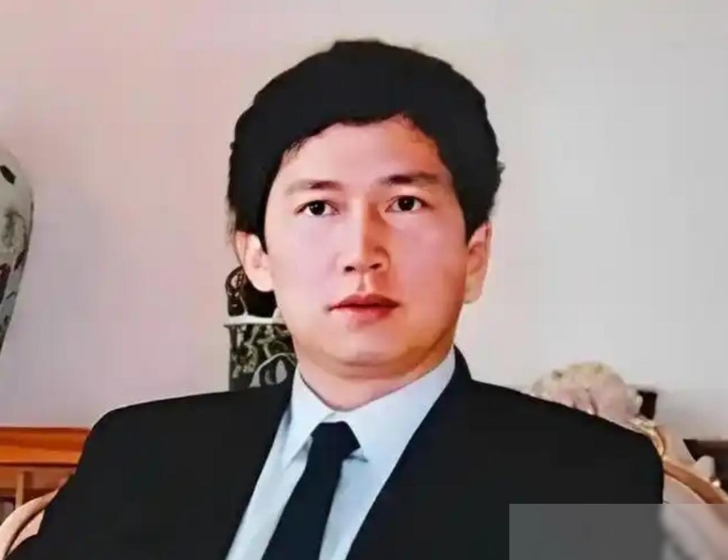 “她比我大38岁，睡在我旁边，我浑身都起鸡皮疙瘩。”这句话，真正刺人的不是年龄差