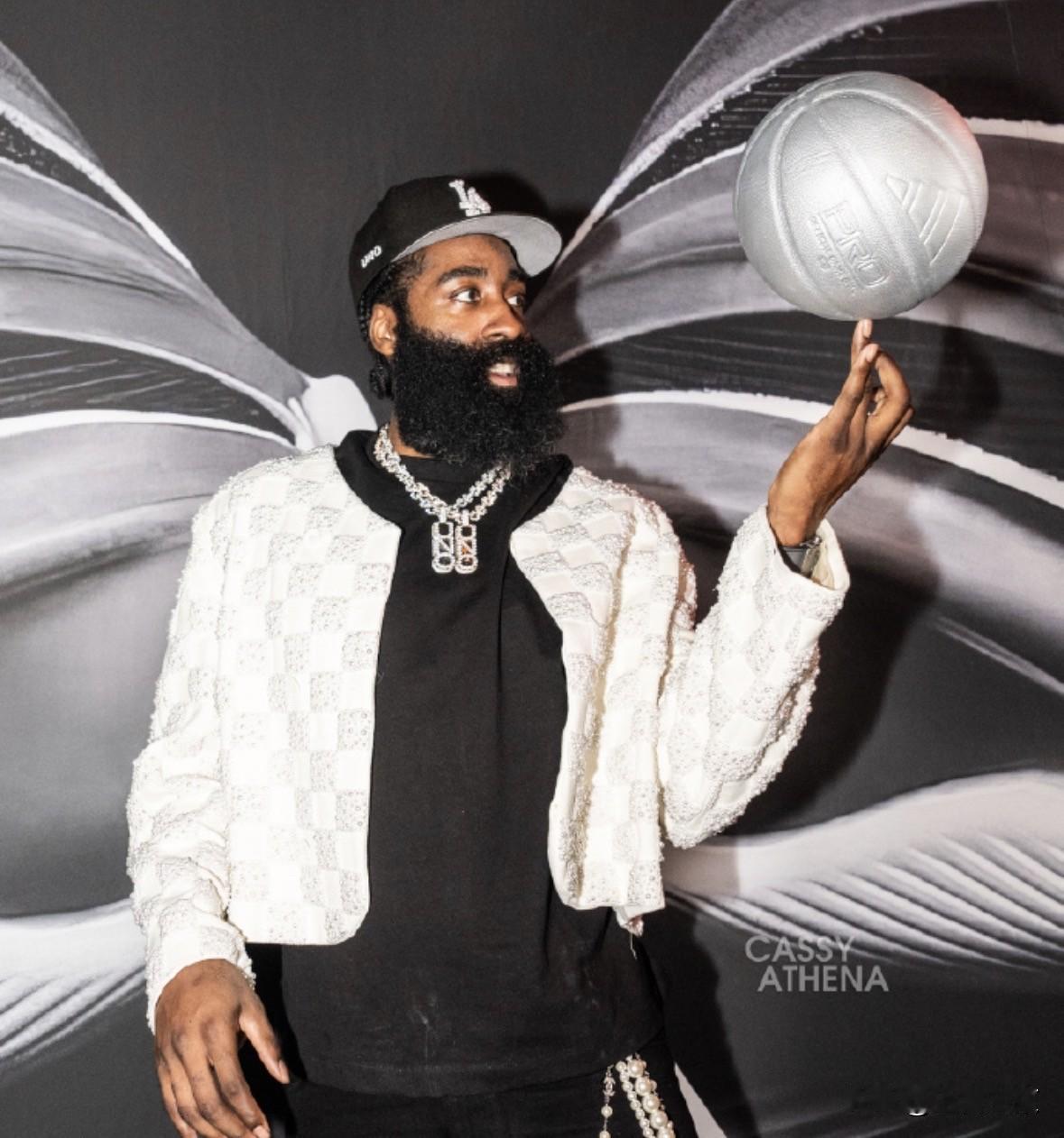 说实话如果我是哈登，我会很上火……詹库杜字哈，其他人都已经夺冠了，而唯独哈登没有