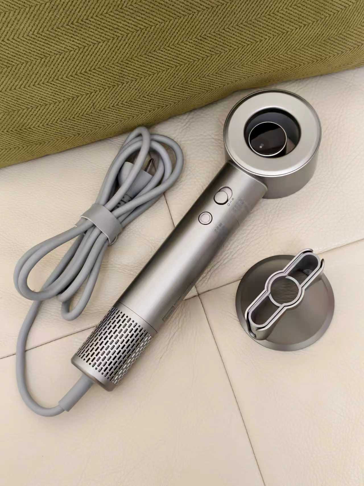 吹头不烫头才是真上头大家洗完发吹头发时，是不是总会有忽冷忽烫的困扰？飞科全新里程