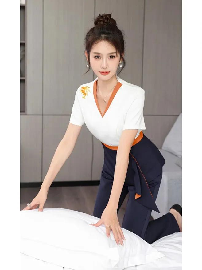 这种老板，过些年公司倒闭，欠一屁股债，最后看那个女技师还理不理他？